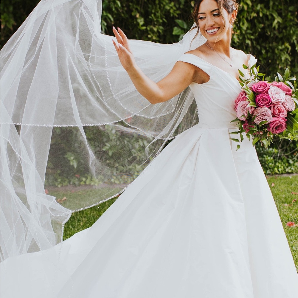 Elegant White Bridal Veil